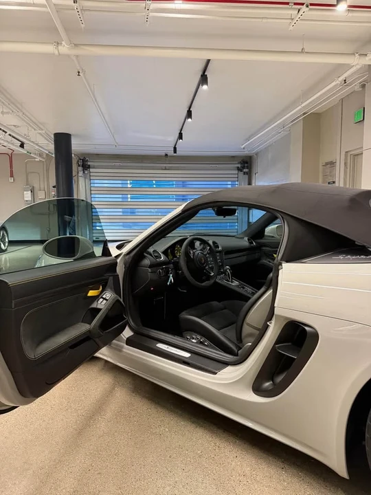 2022 Porsche 718 Boxster Spyder - Image 7 of 12