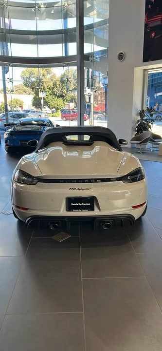 2022 Porsche 718 Boxster Spyder - Image 7 of 18