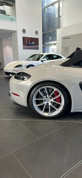2022 Porsche 718 Boxster Spyder - Image 8 of 18