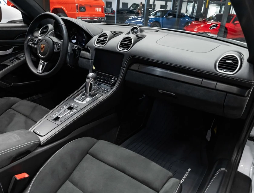 2022 Porsche 718 Boxster Spyder - Image 6 of 8