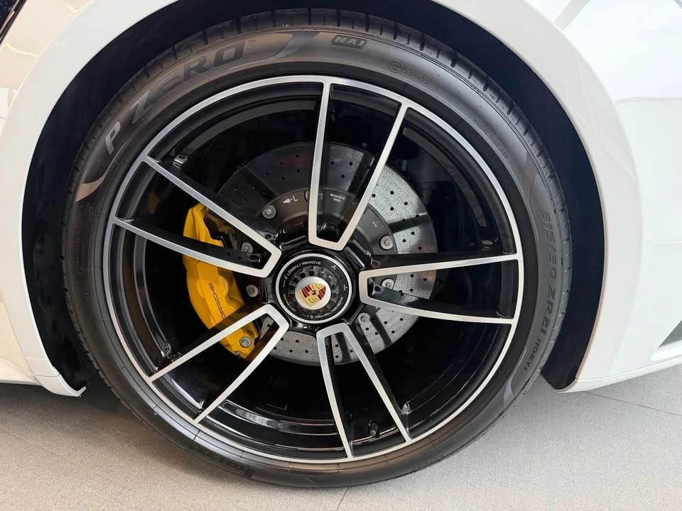 2022 Porsche 992 Carrera - Image 8 of 9
