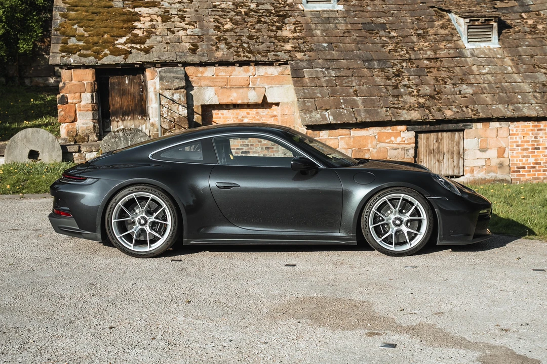2022 Porsche 992 GT3 - Image 16 of 31