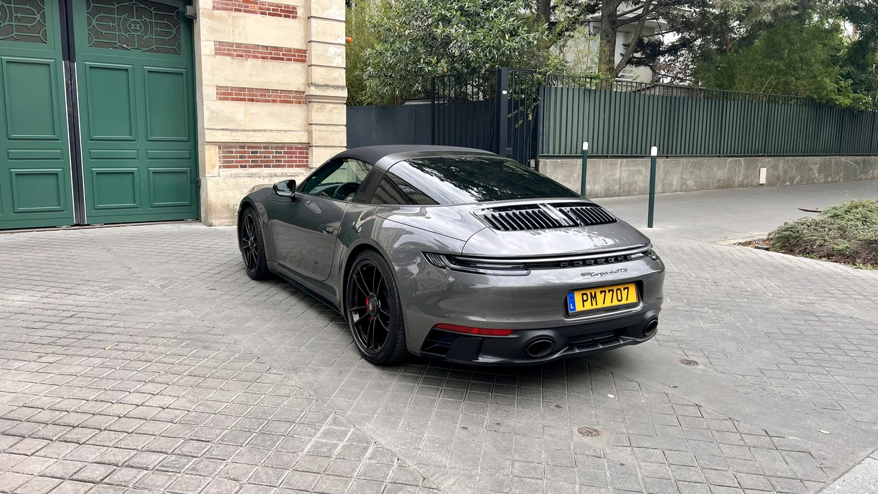 2022 Porsche 992 Carrera - Image 14 of 31