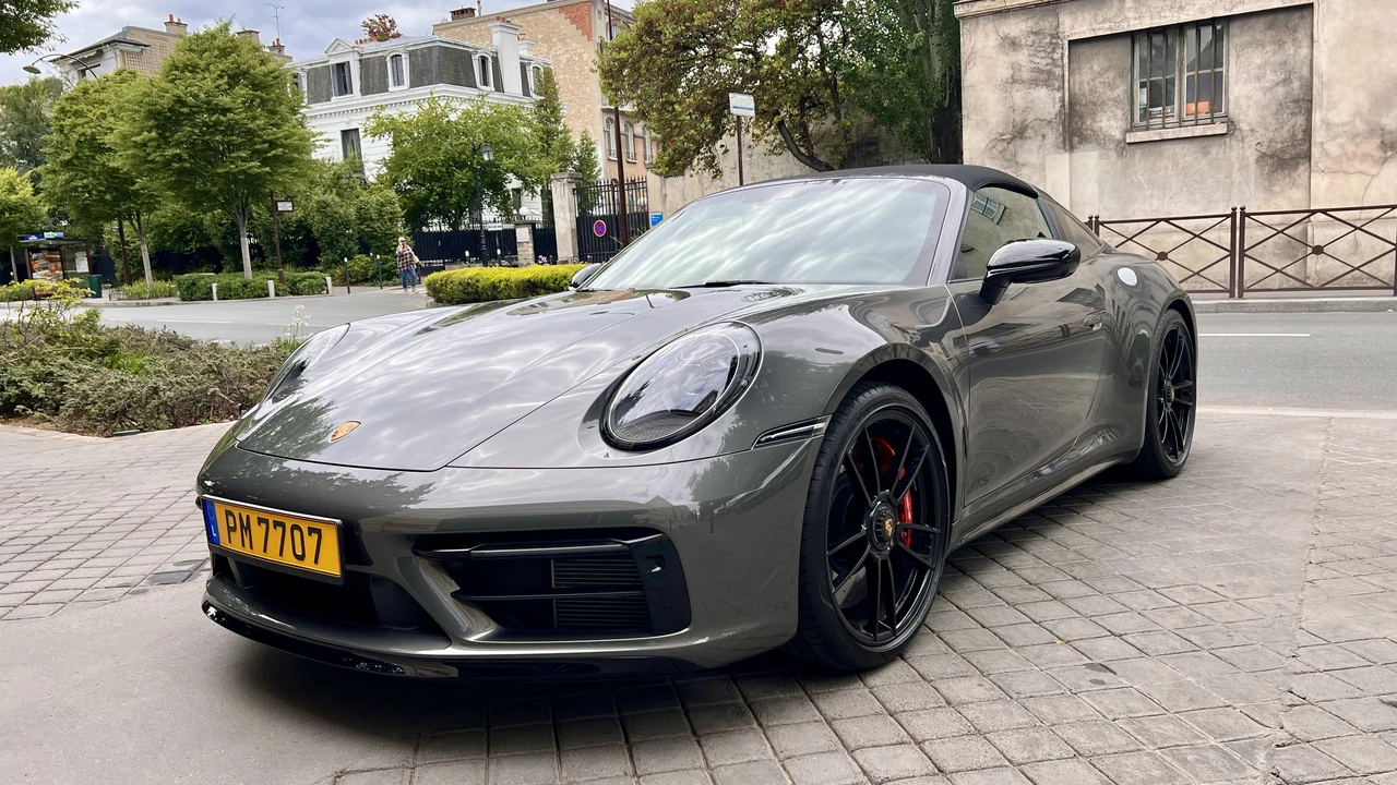 2022 Porsche 992 Carrera - Image 17 of 31