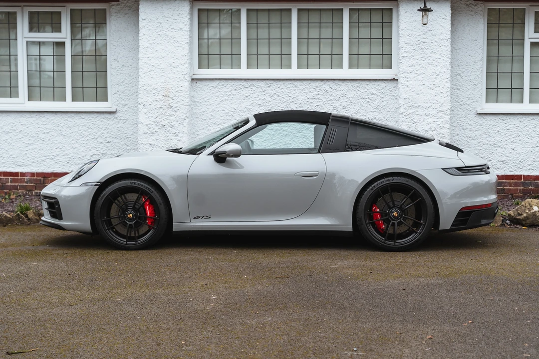2022 Porsche 992 Carrera - Image 4 of 31