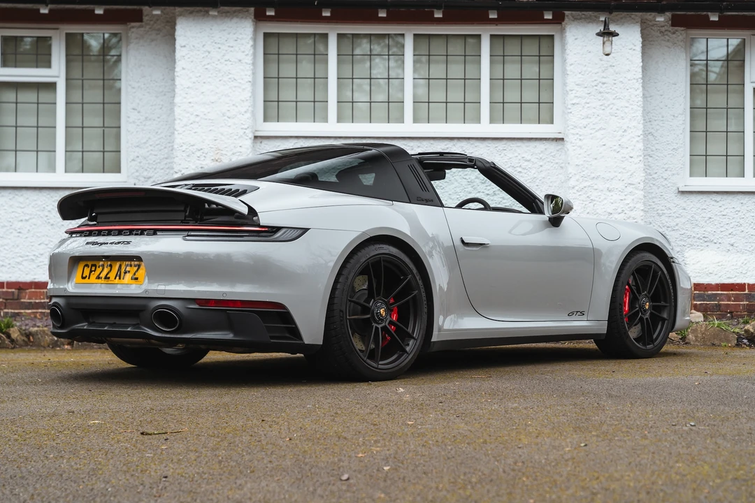 2022 Porsche 992 Carrera - Image 17 of 31