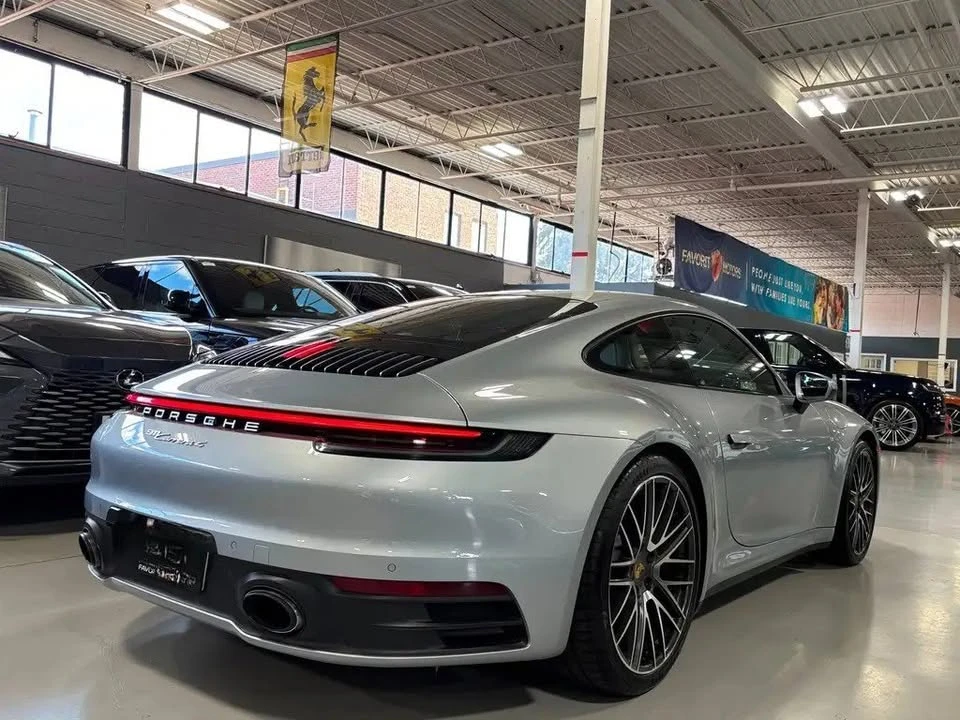 2022 Porsche 992 Carrera 4 - Image 3 of 6