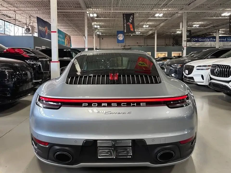 2022 Porsche 992 Carrera 4 - Image 4 of 6