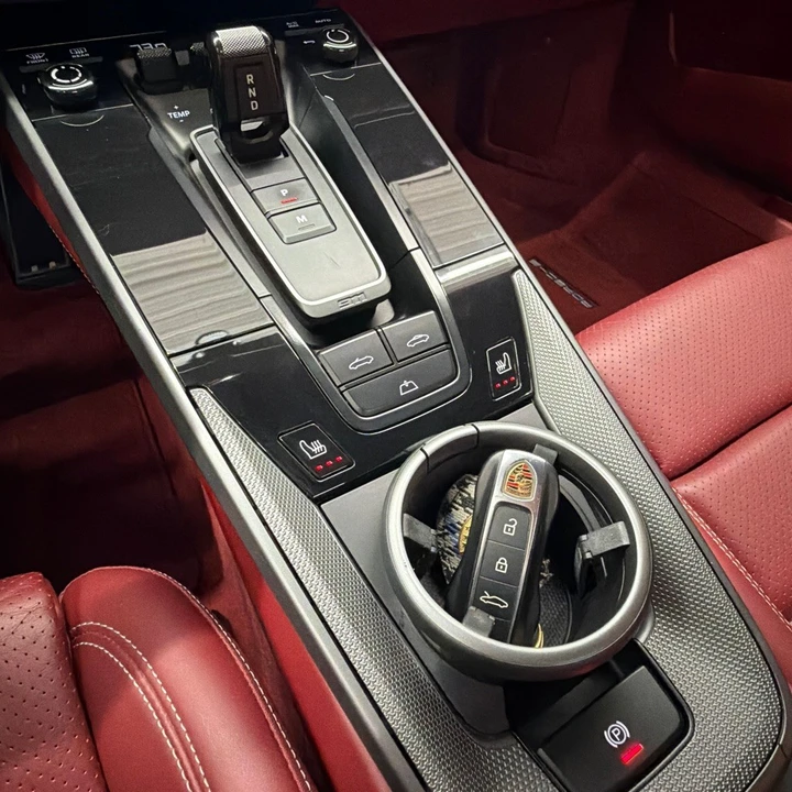 2022 Porsche - Image 19 of 31