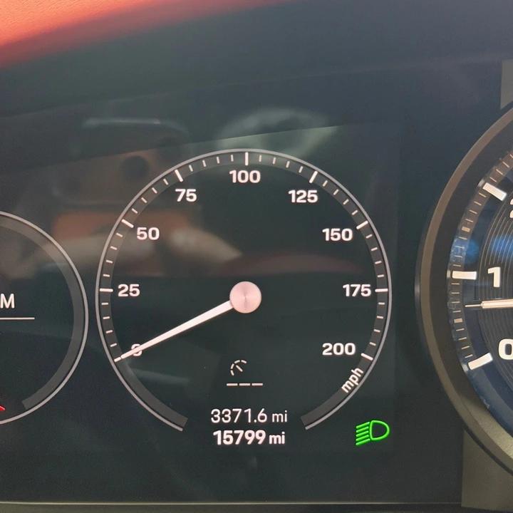 2022 Porsche - Image 9 of 31