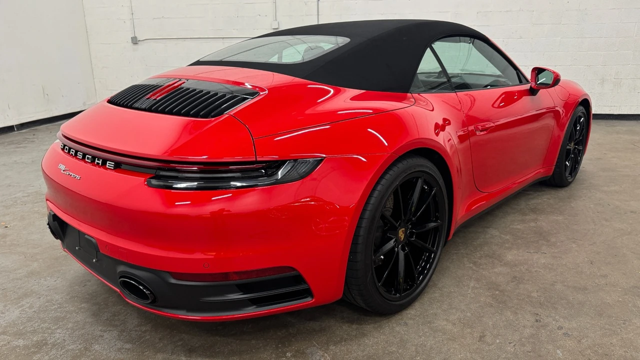 2022 Porsche 992 Carrera - Image 17 of 21