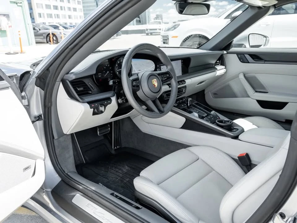 2022 Porsche 992 Carrera 4 - Image 6 of 9