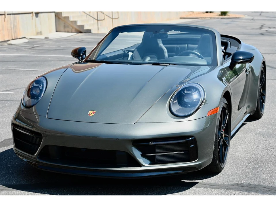2022 Porsche 992 Carrera 4 - Image 2 of 31