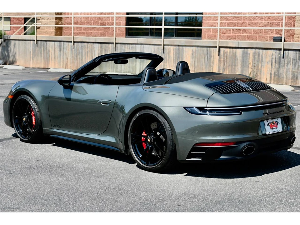 2022 Porsche 992 Carrera 4 - Image 12 of 31