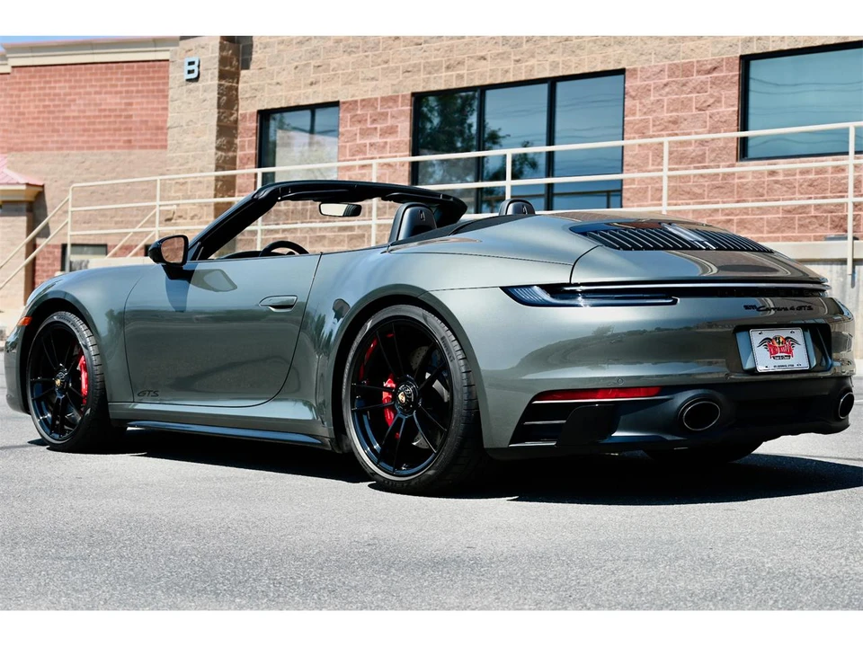 2022 Porsche 992 Carrera 4 - Image 13 of 31