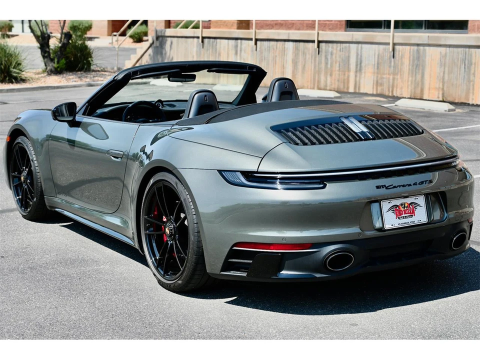 2022 Porsche 992 Carrera 4 - Image 14 of 31