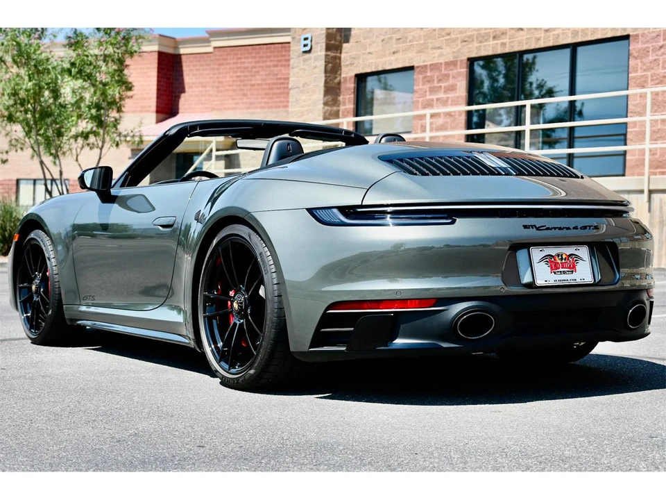 2022 Porsche 992 Carrera 4 - Image 15 of 31