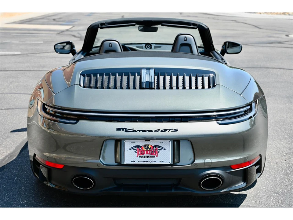 2022 Porsche 992 Carrera 4 - Image 16 of 31