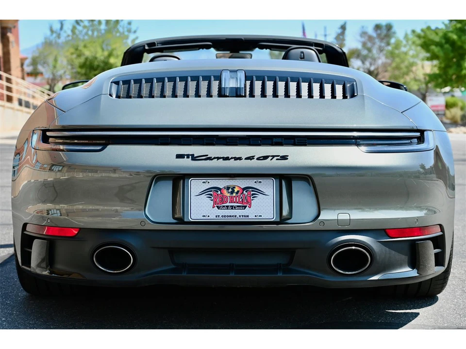 2022 Porsche 992 Carrera 4 - Image 17 of 31