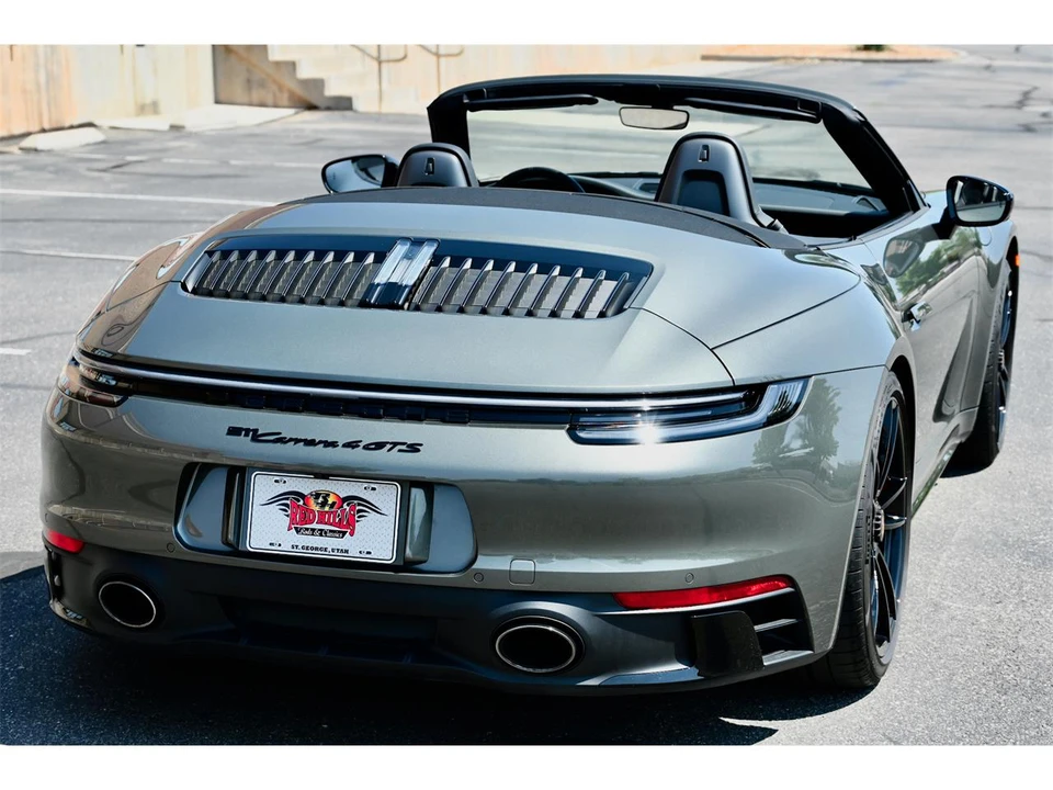 2022 Porsche 992 Carrera 4 - Image 19 of 31