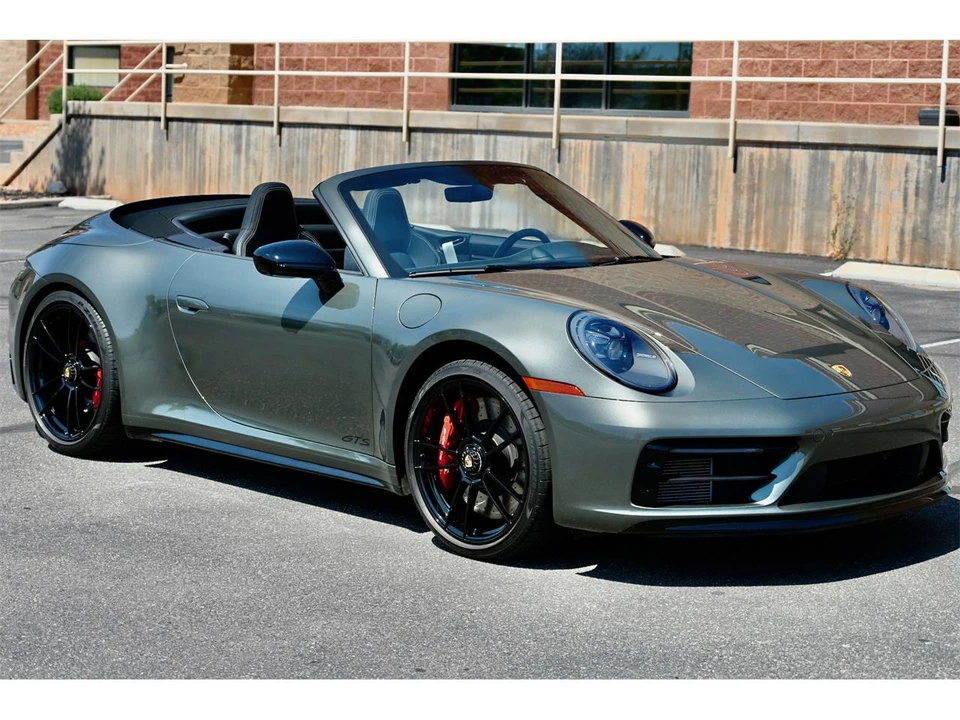 2022 Porsche 992 Carrera 4 - Image 26 of 31