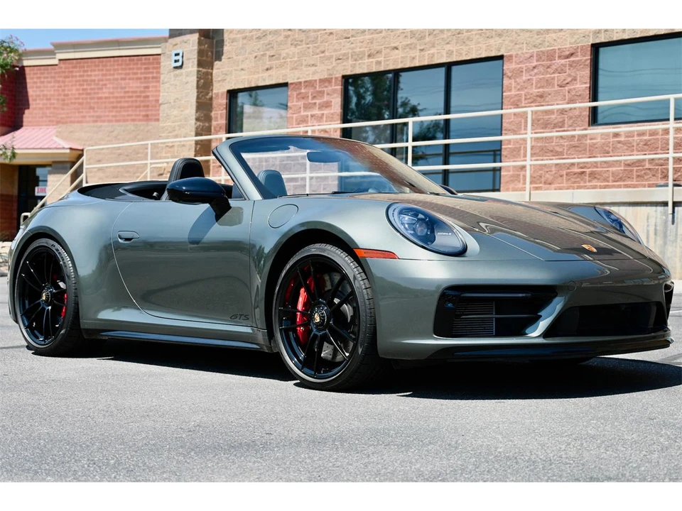 2022 Porsche 992 Carrera 4 - Image 27 of 31
