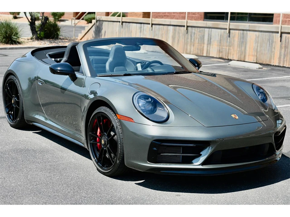 2022 Porsche 992 Carrera 4 - Image 28 of 31