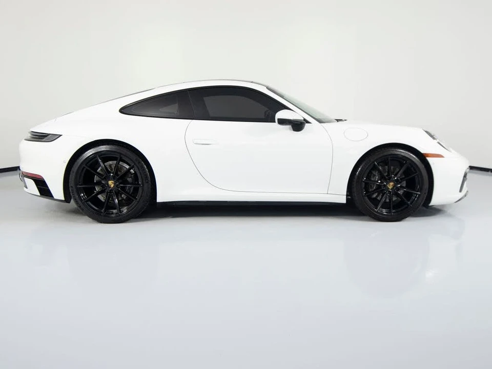 2022 Porsche 992 Carrera 4 - Image 11 of 31