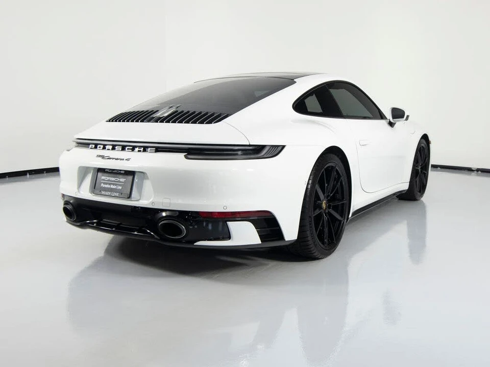 2022 Porsche 992 Carrera 4 - Image 10 of 31