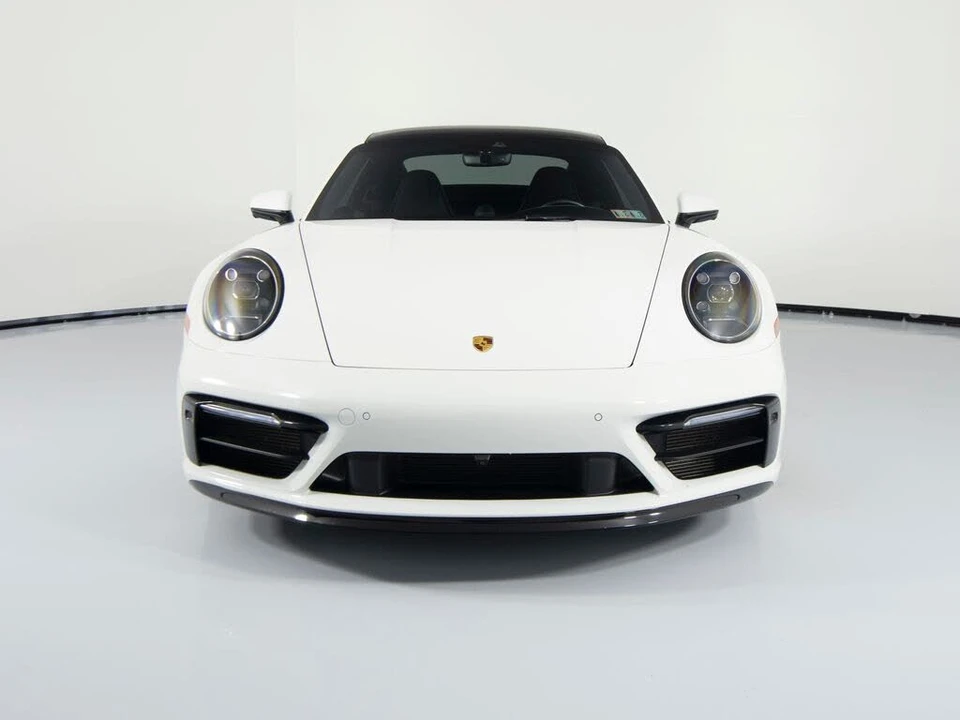 2022 Porsche 992 Carrera 4 - Image 13 of 31