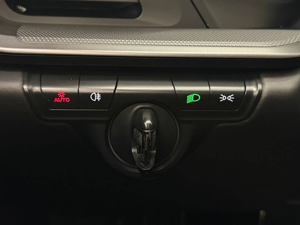 2022 Porsche 992 Carrera 4 - Image 17 of 31
