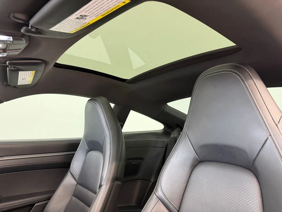 2022 Porsche 992 Carrera 4 - Image 22 of 31