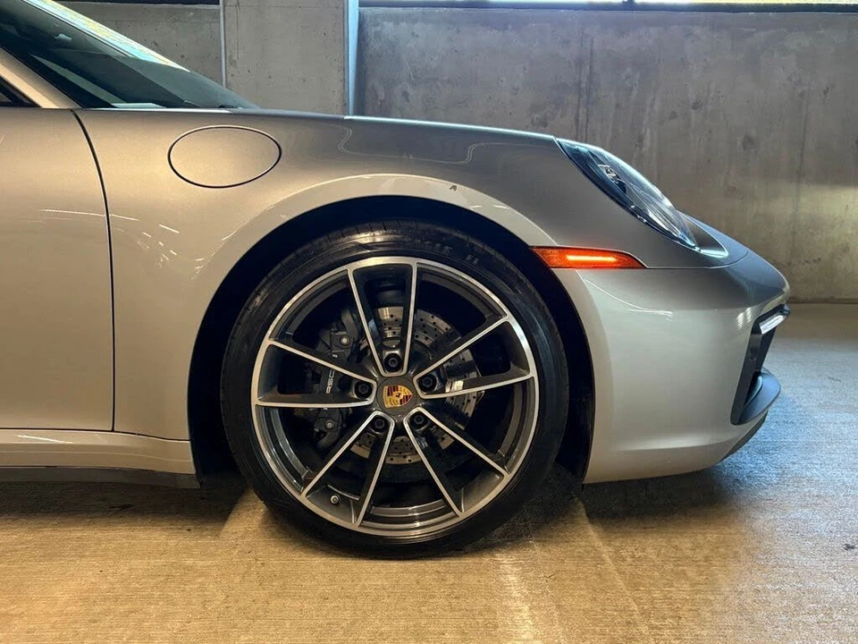 2022 Porsche 992 Carrera 4 - Image 11 of 29