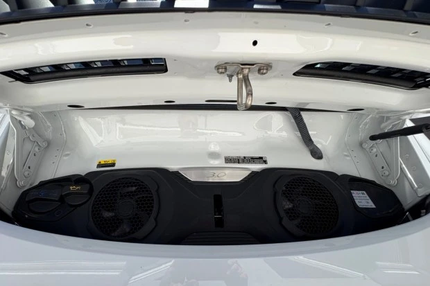 2022 Porsche 992 Carrera 4 - Image 6 of 8
