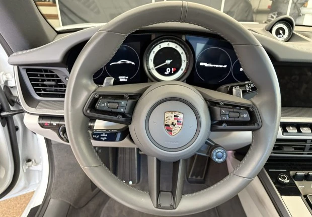 2022 Porsche 992 Carrera 4 - Image 5 of 8
