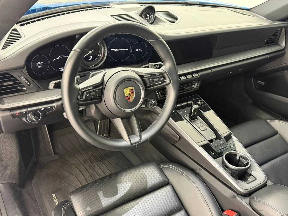 2022 Porsche 992 Carrera 4 - Image 4 of 5