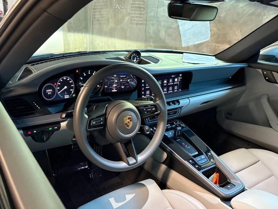 2022 Porsche 992 Carrera 4 - Image 4 of 5