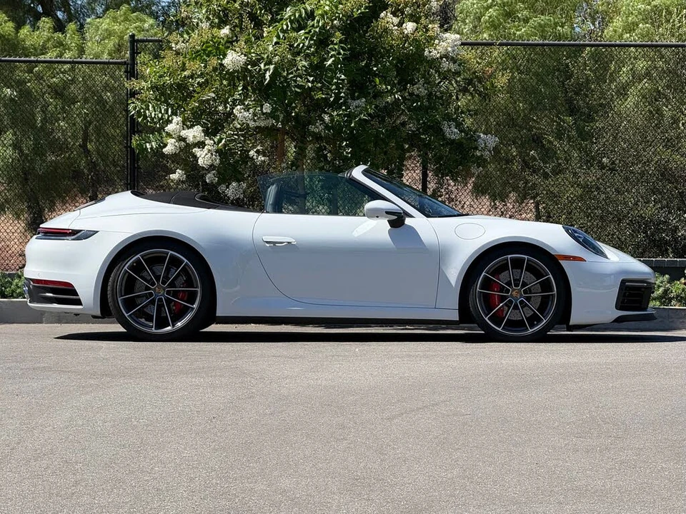 2022 Porsche 992 Carrera 4S - Image 8 of 31