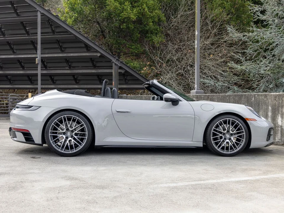 2022 Porsche 992 Carrera 4S - Image 12 of 31