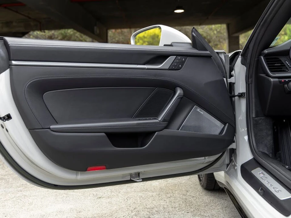 2022 Porsche 992 Carrera 4S - Image 27 of 31