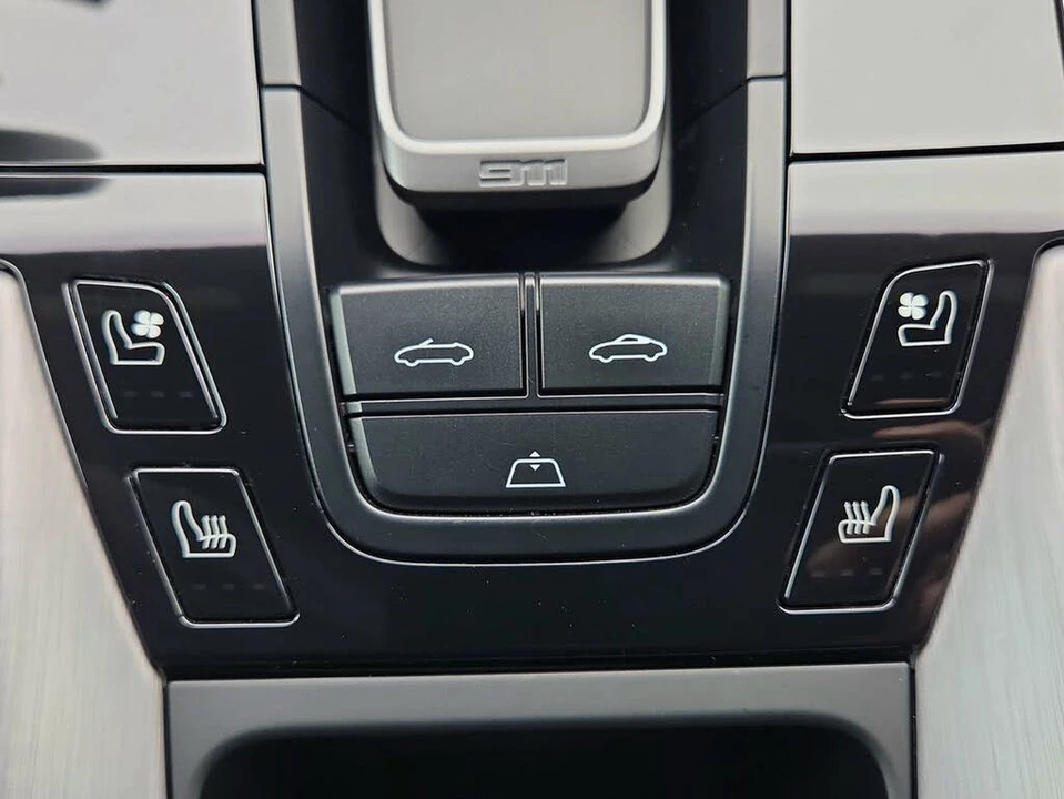 2022 Porsche 992 Carrera 4S - Image 15 of 31