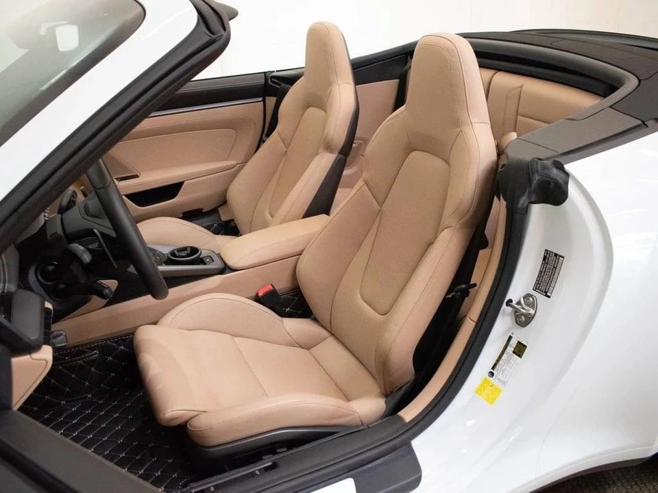 2022 Porsche 992 Carrera 4S - Image 5 of 5