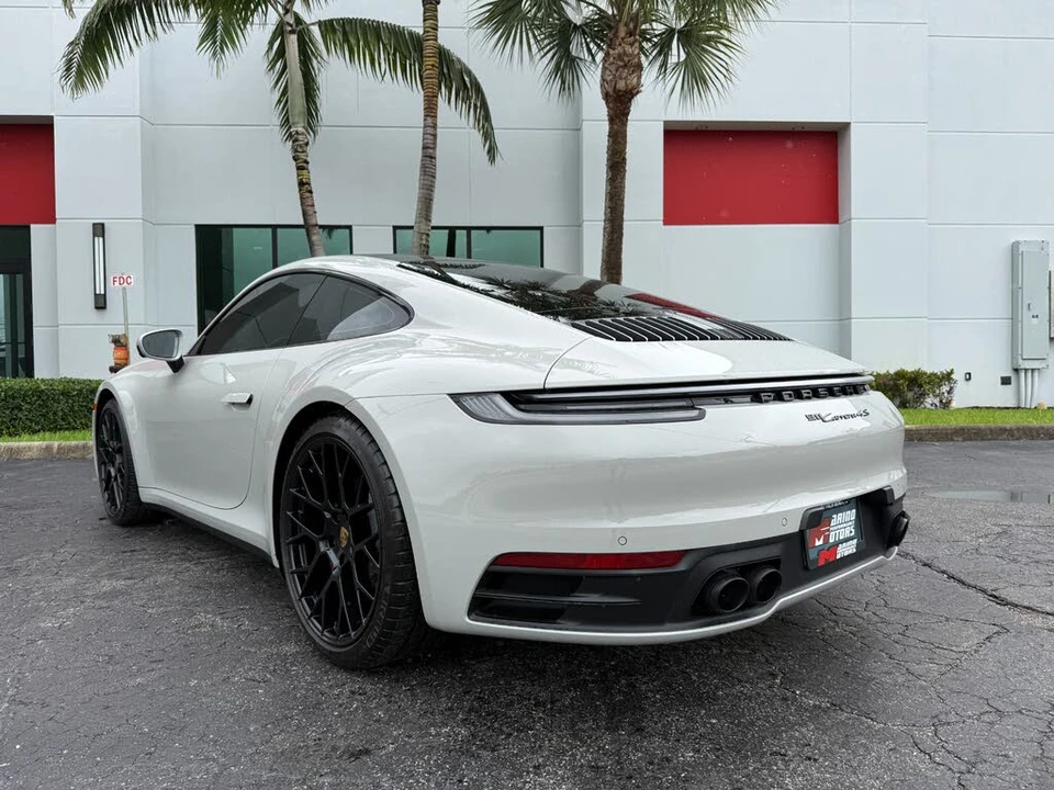2022 Porsche 992 Carrera 4S - Image 13 of 31