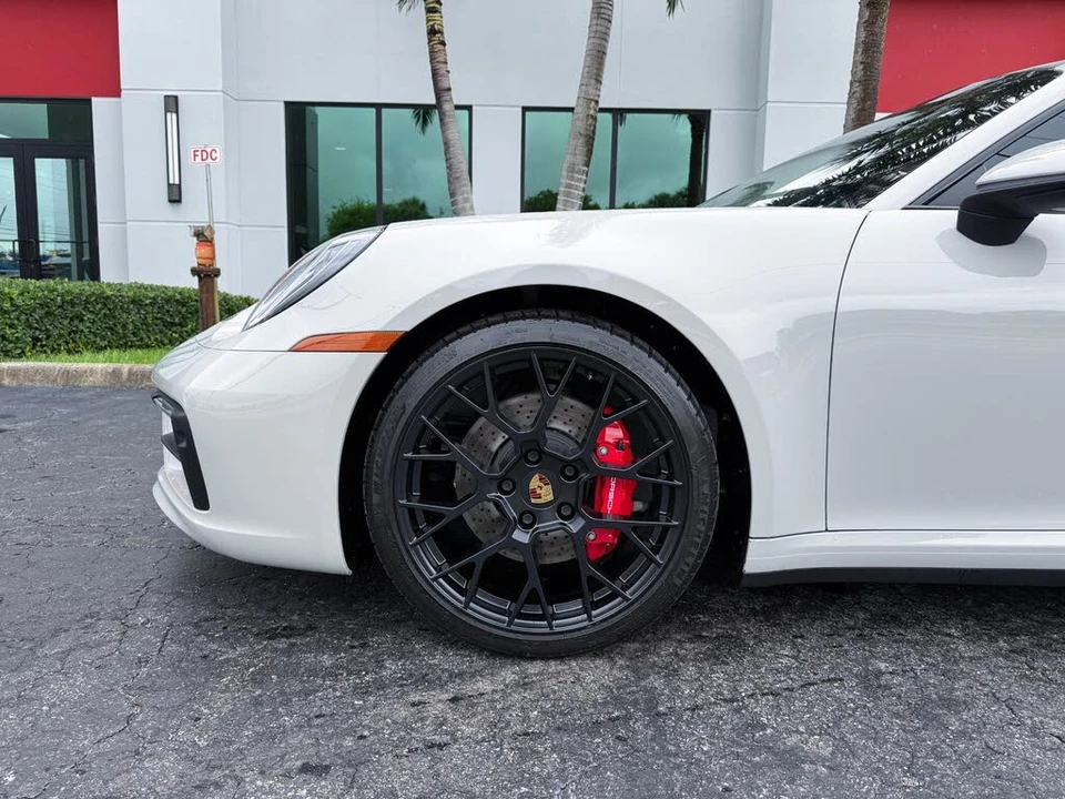 2022 Porsche 992 Carrera 4S - Image 11 of 31