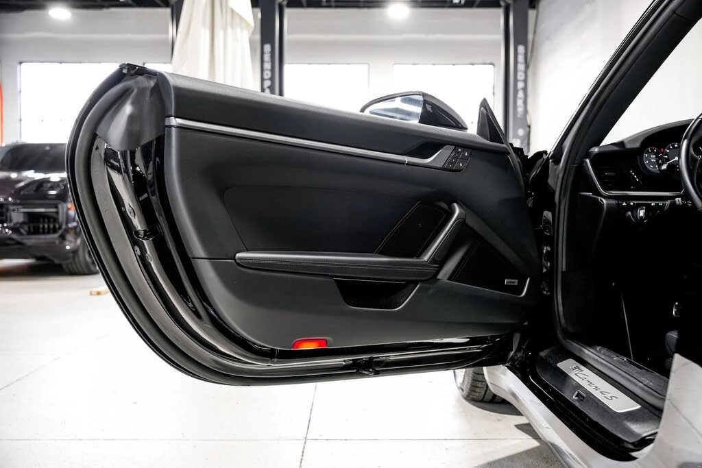 2022 Porsche 992 Carrera 4S - Image 25 of 31