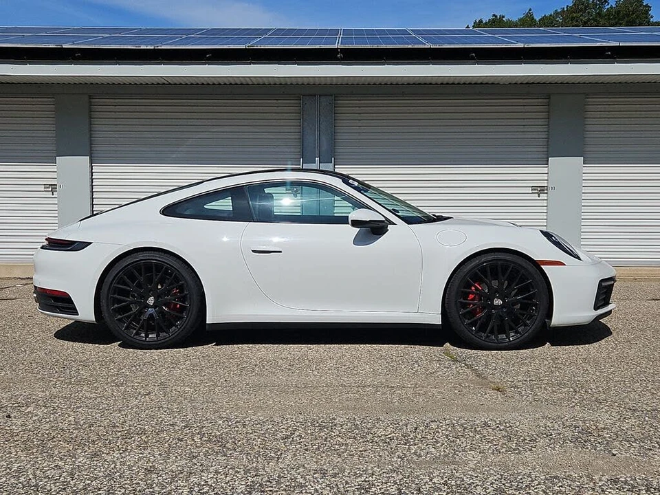 2022 Porsche 992 Carrera 4S - Image 8 of 31