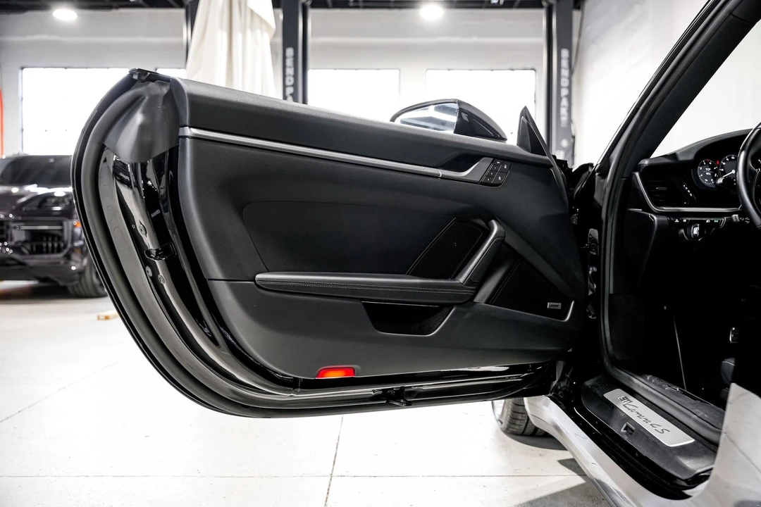 2022 Porsche 992 Carrera 4S - Image 25 of 31