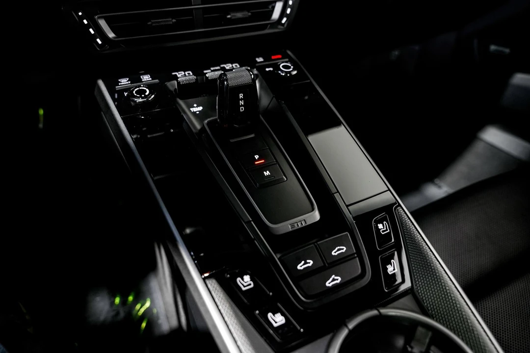2022 Porsche 992 Carrera 4S - Image 16 of 31