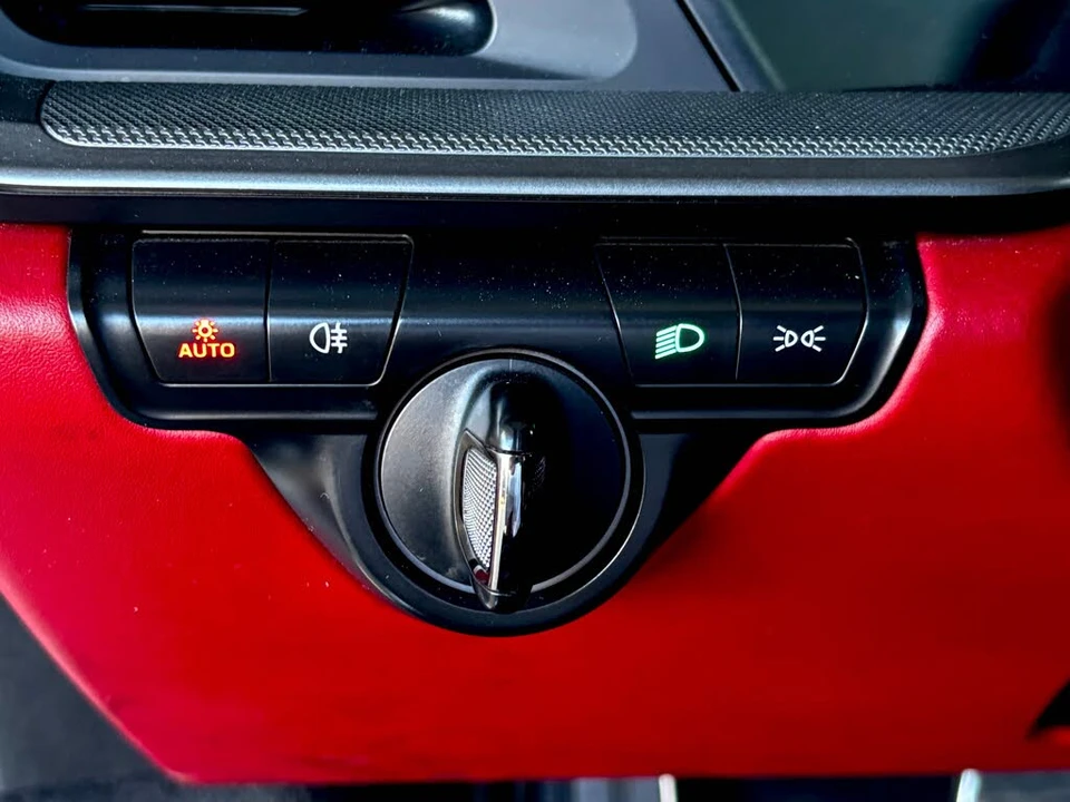 2022 Porsche 992 Carrera - Image 9 of 31