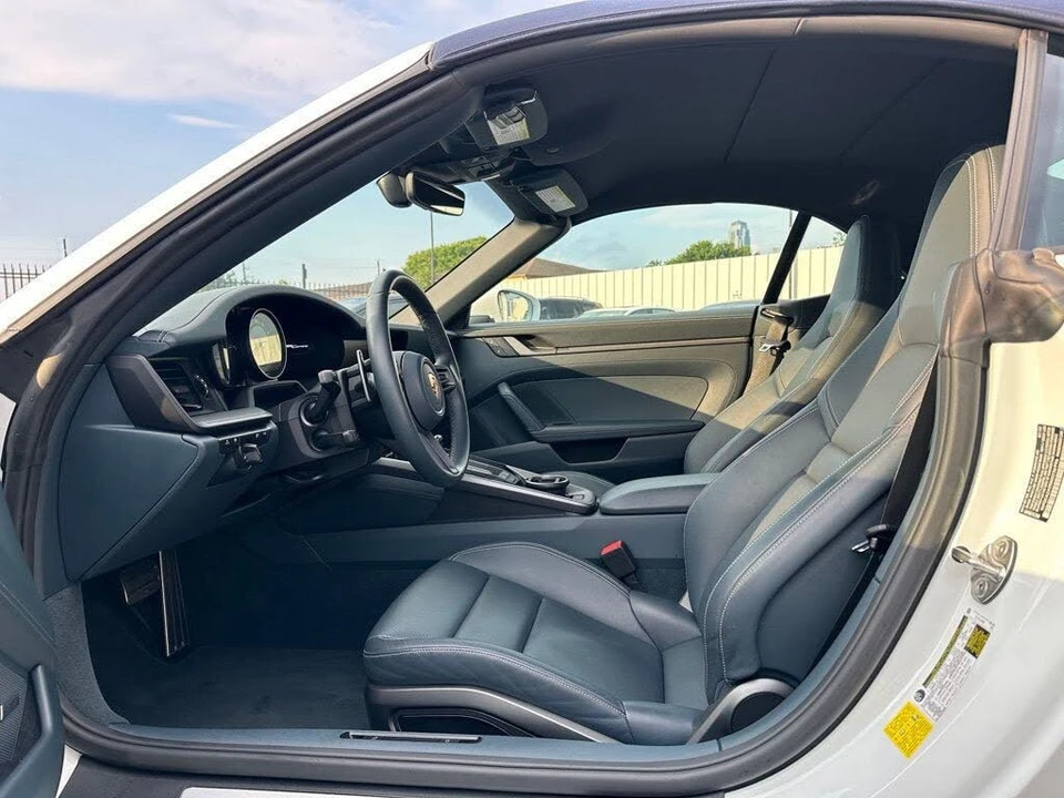 2022 Porsche 992 Carrera - Image 11 of 18